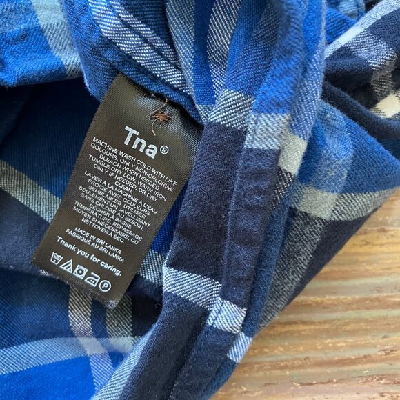 Aritzia TNA Cropped Flannel Button Up Shirt Long Sleeve Blue Plaid - Picture 4 of 7